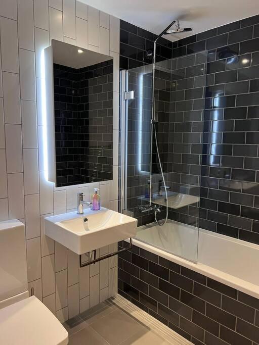 לונדון Stylish Apartment Docklands מראה חיצוני תמונה